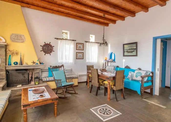 Traditional House By The Sea *