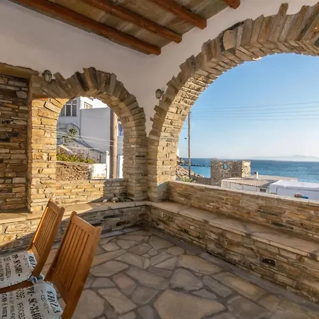 Dom wakacyjny Traditional House By The Sea