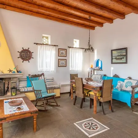 Traditional House By The Sea *