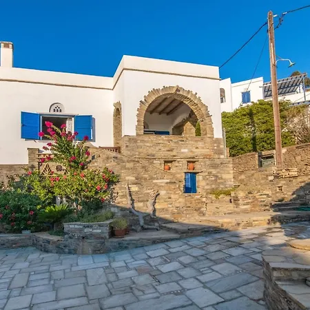 Traditional House By The Sea * Istérnia