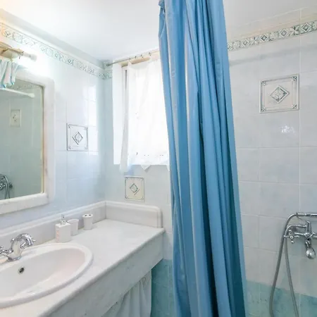 Traditional House By The Sea * Istérnia