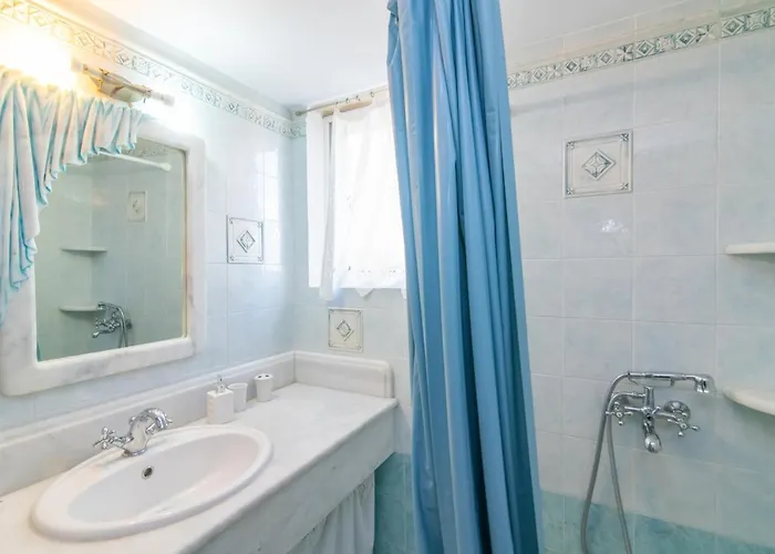 Traditional House By The Sea * Istérnia